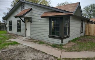 Cute 2/1 duplex with garage/carport