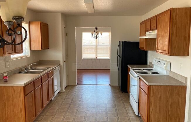 3 beds, 2 baths, $1,395