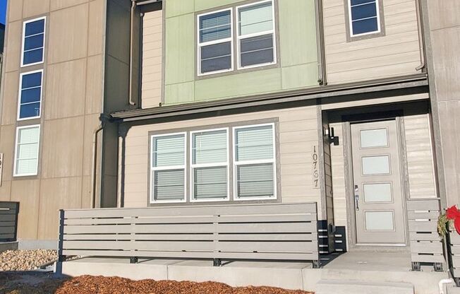 Newer Townhouse in Ideal North Gate Location!
