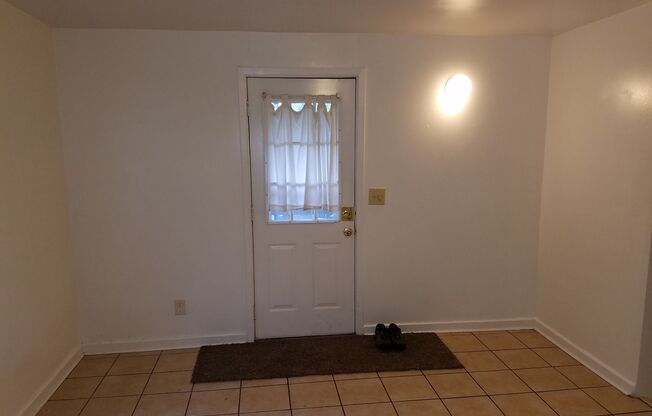 1 bed, 1 bath, 750 sqft, $825, Unit 2