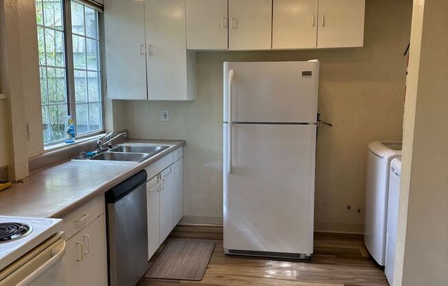 Nice 6 bed/2baths-2 kitchens and 2 set washer/dryer house for rent.