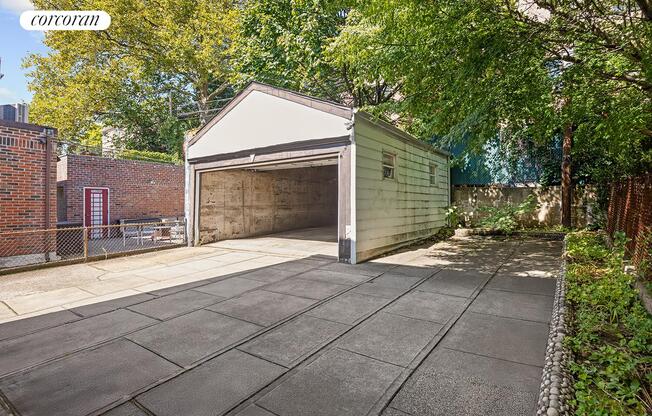 31 SEELEY ST