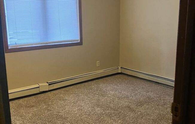 2 beds, 1 bath, $750, Unit APT 6