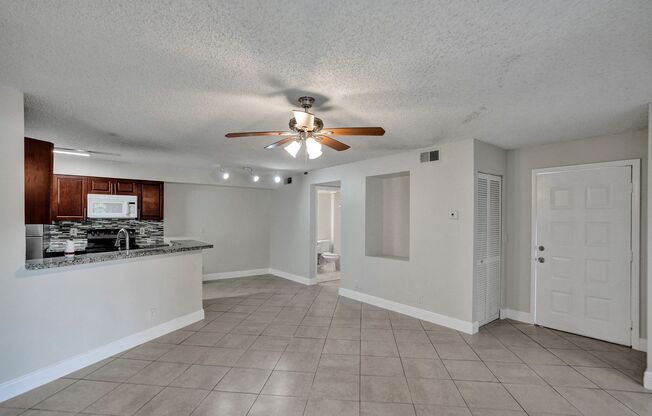 2 beds, 2 baths, $2,000, Unit APARTMENT 407