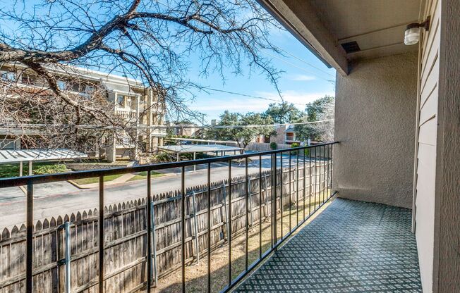 2 beds, 1 bath, $1,500, Unit #2033