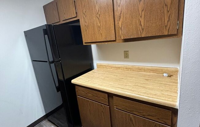 2 beds, 1 bath, $750, Unit 105