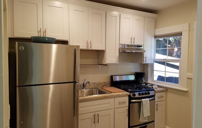 2 beds, 1 bath, 700 sqft, $2,750, Unit 337