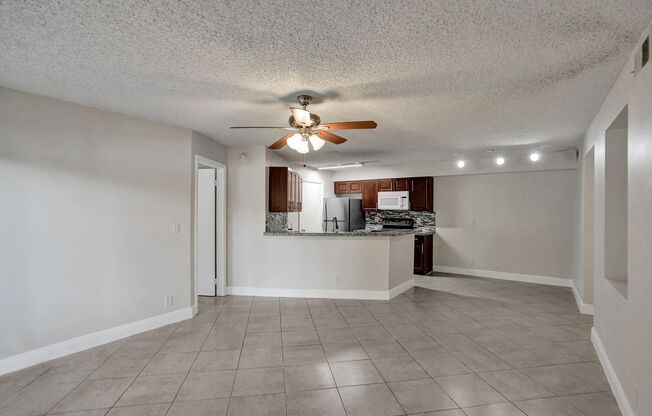 2 beds, 2 baths, $2,000, Unit APARTMENT 407