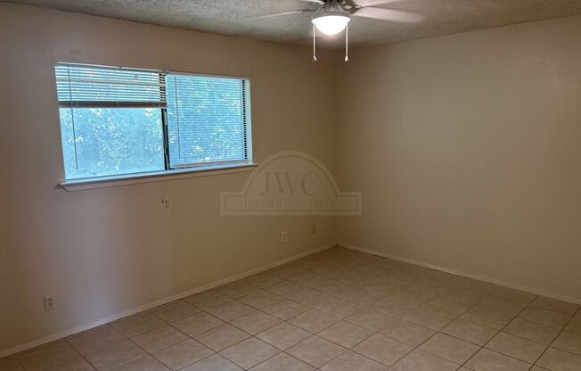 2 beds, 1.5 baths, $895, Unit 4105 Water St Unit A