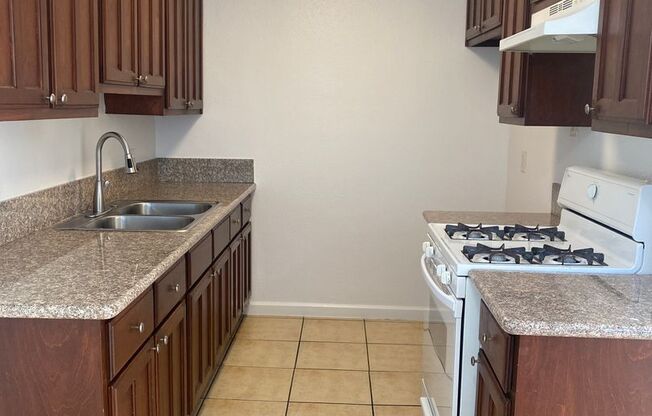 1 bed, 1 bath, 586 sqft, $1,595, Unit 11