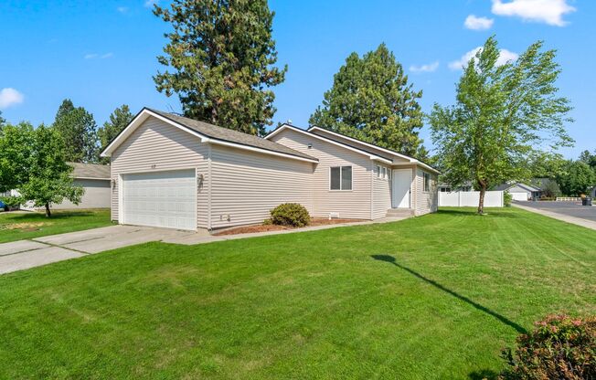 3 bed 2 bath home on a corner lot in Cheney WA!