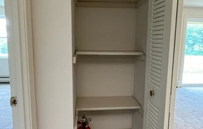 1 bed, 1 bath, 700 sqft, $1,300, Unit 717