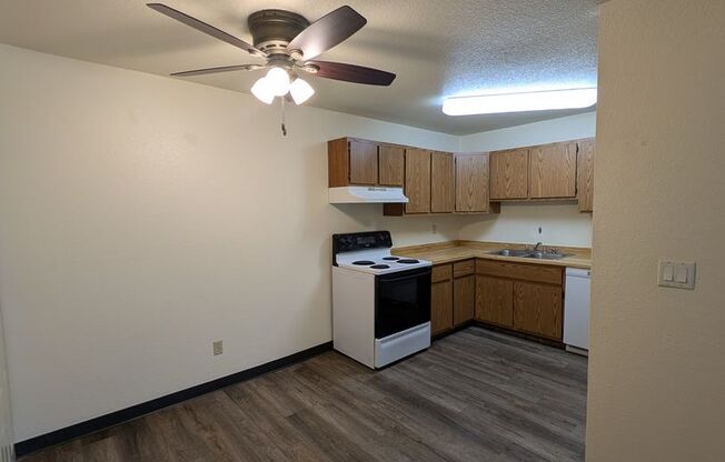 2 beds, 1 bath, 970 sqft, $1,249, Unit FB 4102
