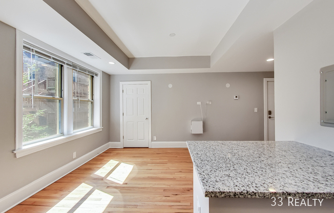 122 HOME AVE