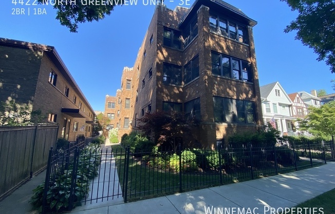 4422 N GREENVIEW