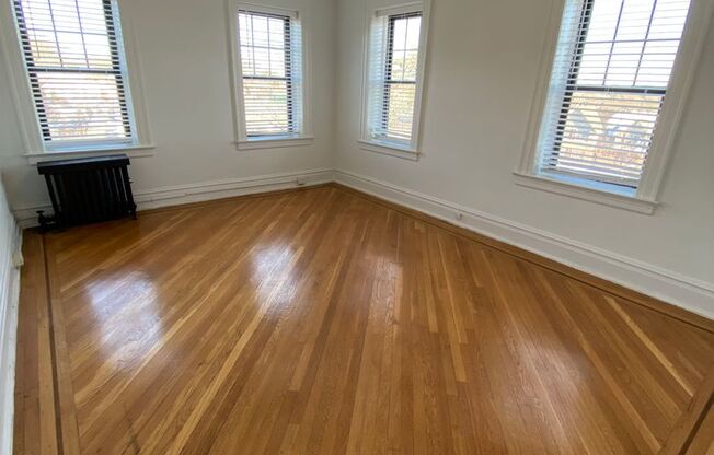 1 bed, 1 bath, 700 sqft, $2,295, Unit E03