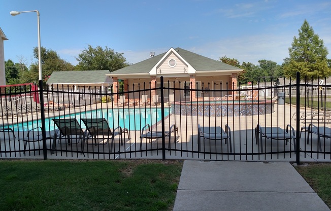 Close to Campus  3 bed 3 bath Condo