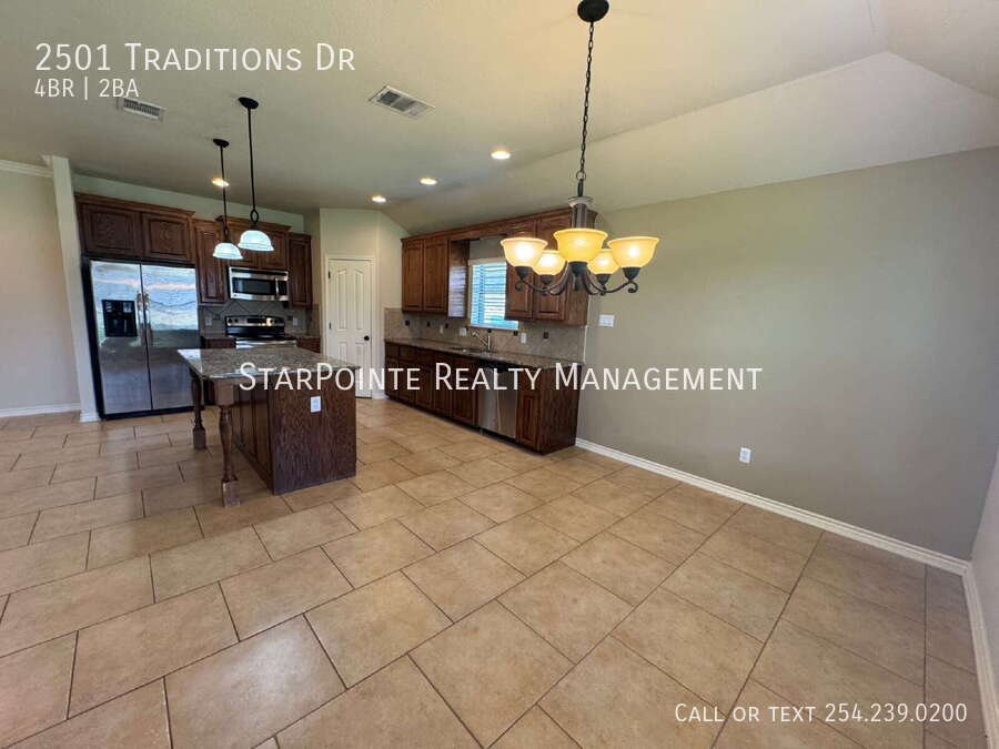 2501 TRADITIONS DR