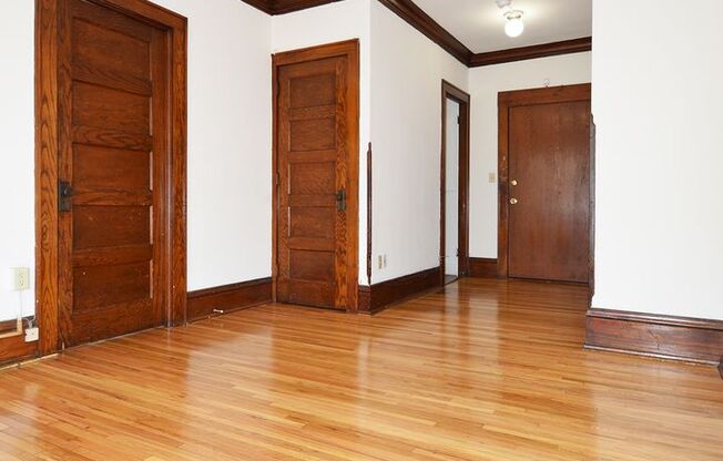 1 bed, 1 bath, 410 sqft, $905, Unit 11 - 38