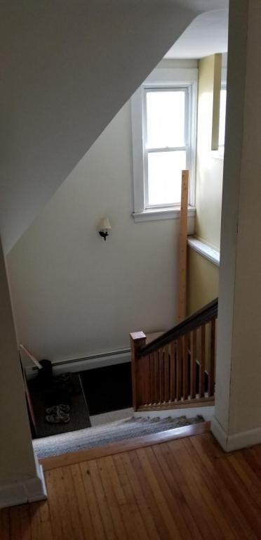 2 beds, 1 bath, 1,000 sqft, $1,300