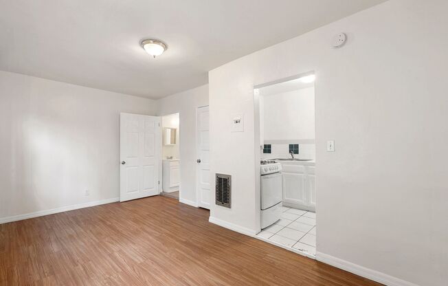 41st Street (Ascot Ave)