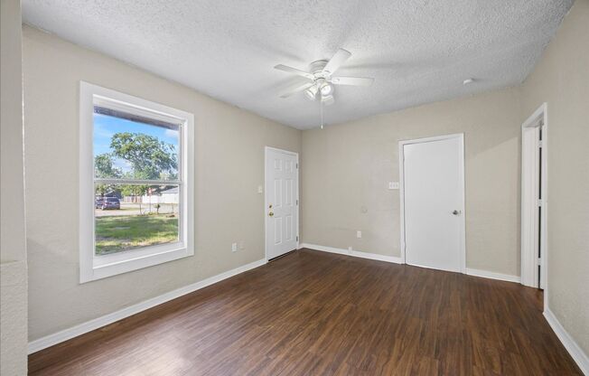 Beautiful 3/2 on Large Lot!