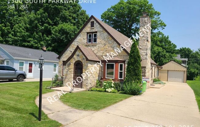 1300 S PKWY DR