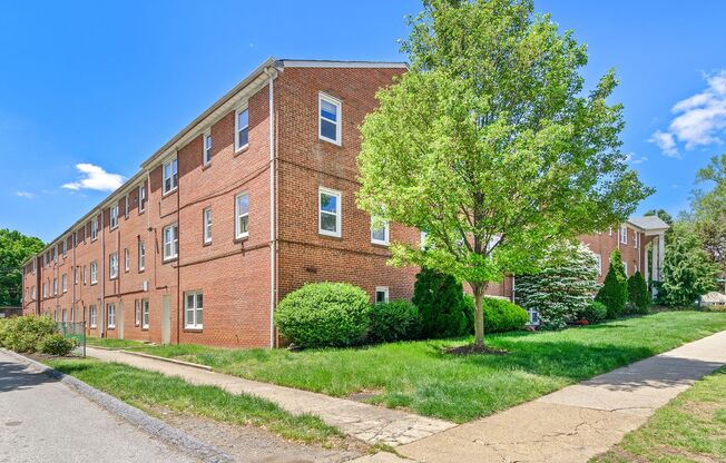 2 beds, 1 bath, 800 sqft, $1,695, Unit F21