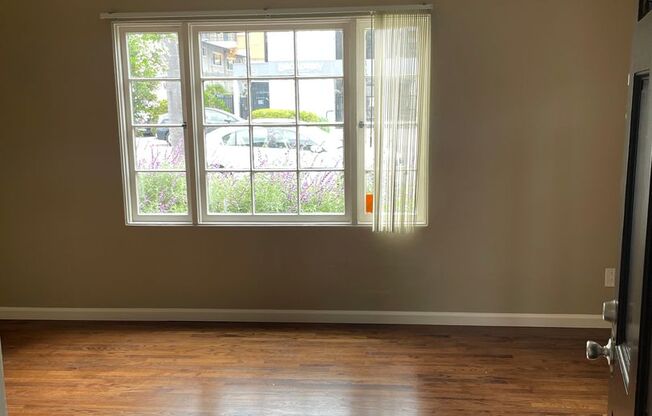 Large 1 Bed/1 Bath Hillcrest
