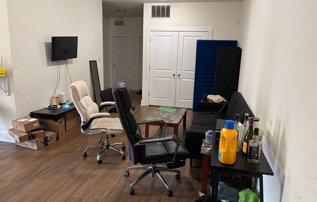 3 beds, 3 baths, 823 sqft, $1,895, Unit Unit 19