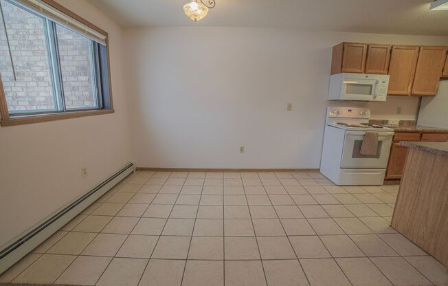 3 beds, 1 bath, 1,025 sqft, $955, Unit 3100-101