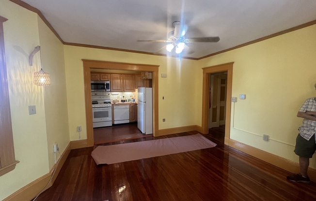 2 beds, 1 bath, 800 sqft, $2,800, Unit 2