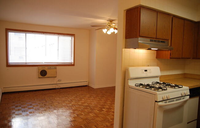 Studio, 1 bath, 450 sqft, $1,625, Unit 417-406