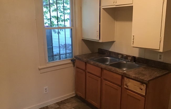 3 beds, 1 bath, $995