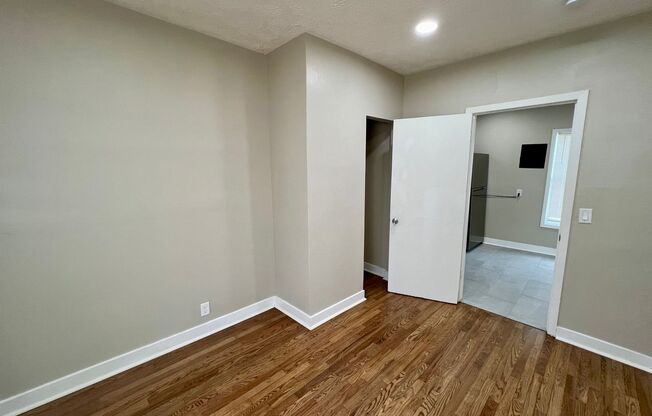 1 bed, 1 bath, $1,200, Unit Unit 2