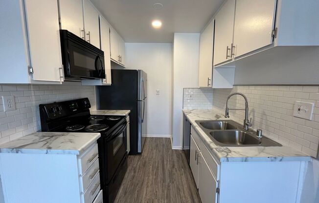 2 beds, 2 baths, 900 sqft, $2,098, Unit 311