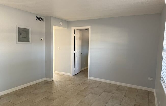 2 beds, 1 bath, 645 sqft, $1,100, Unit 240-018