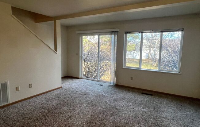 Bright & Convenient Townhouse Living!