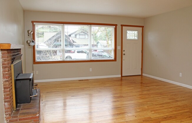 Picture Perfect 3 Bed, 1.5 Bath Lake Oswego Ranch Home