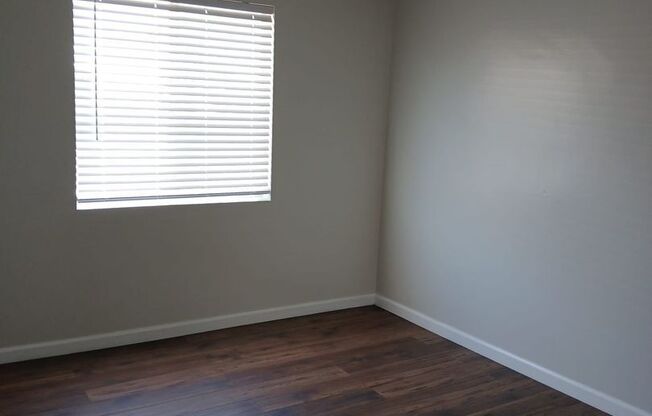 937 E 108 ST