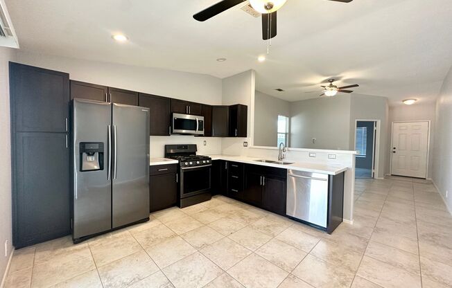 AVAILABLE NOW!!MOVE IN SPECIAL!!! 2 Bedroom 2 Bathroom with Den Home in Coachella!