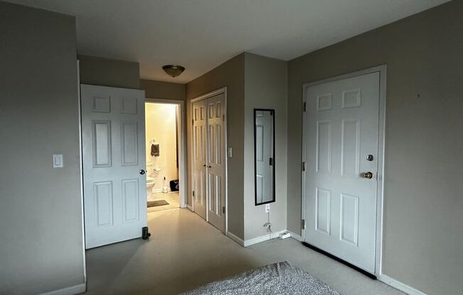 2 beds, 2 baths, $3,500, Unit #1F
