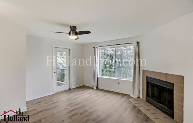 Beautiful 2-Bedroom Condo with a Garage!