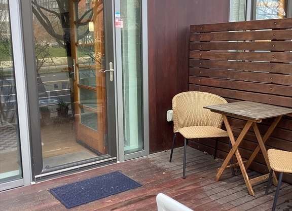 1 bed, 1.5 baths, 948 sqft, $4,150, Unit 133