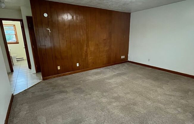 2 beds, 1 bath, 903 sqft, $1,140, Unit M-3