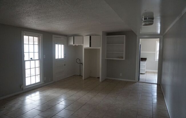 3 beds, 2 baths, $1,295