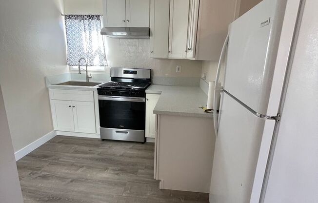 2982 - 2982 1/2 Franklin Ave.