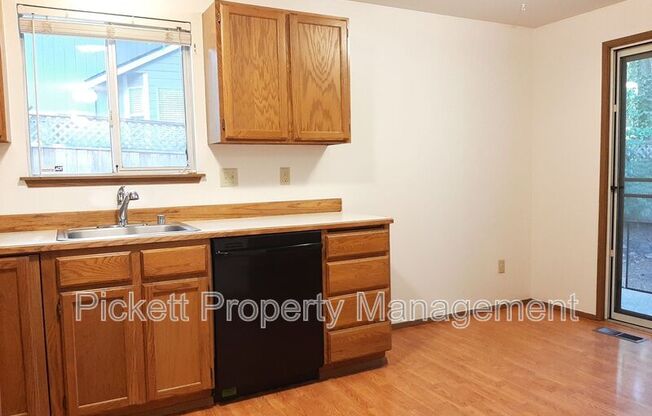 1504 NW LAKEHILL CIR