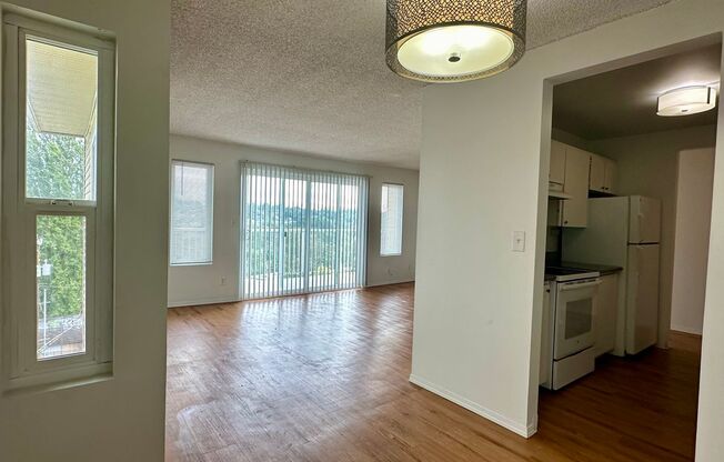 2 beds, 1 bath, 880 sqft, $1,895