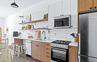 1130 W WINONA